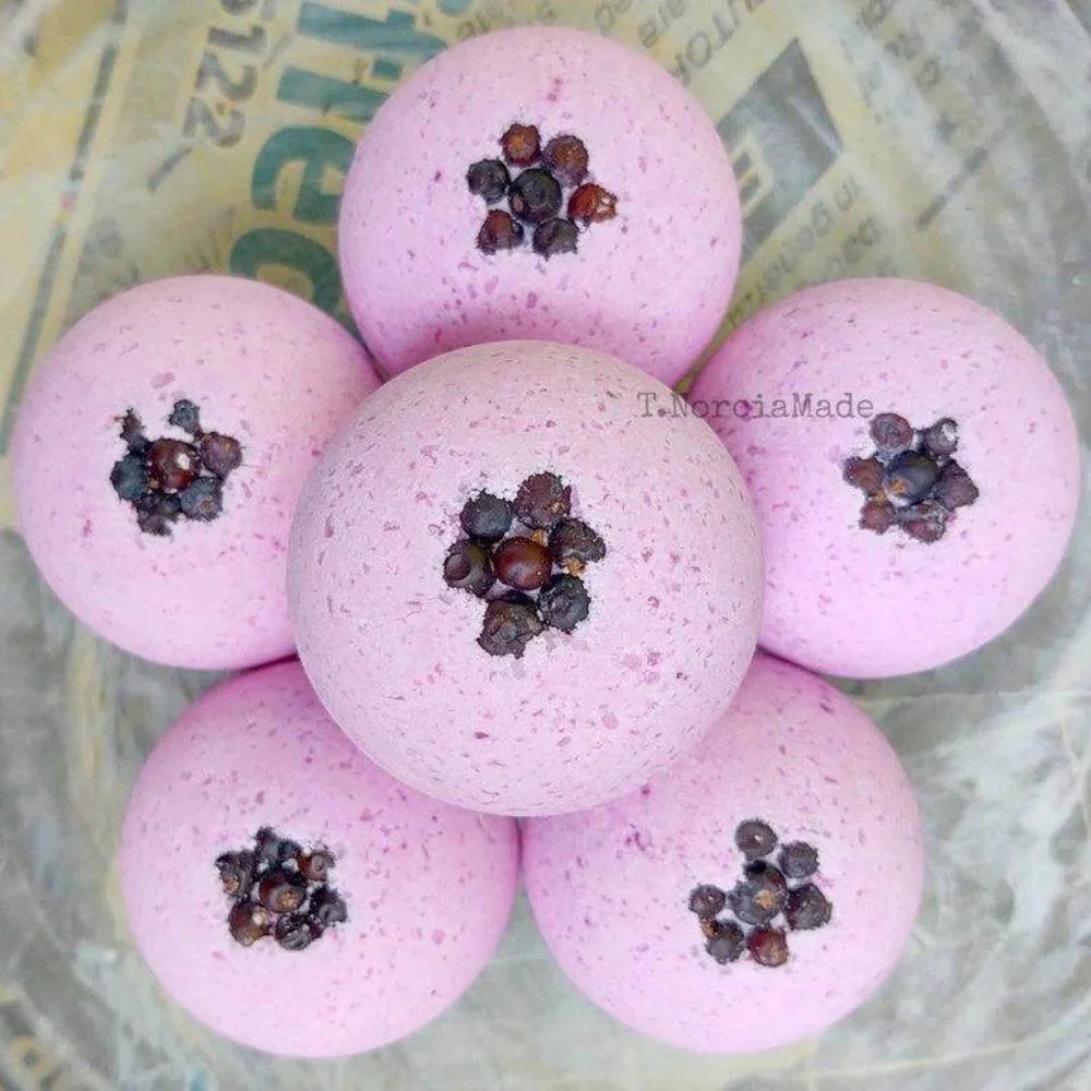 Cranberry Relish Bath Bomb - Picture 3 of 4